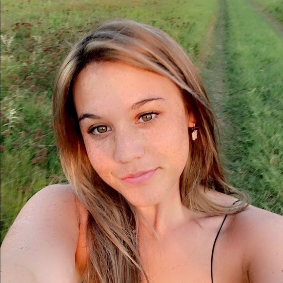 Meet your Posher, Taylor - Picture 1 of 1